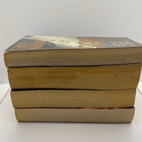 V..C. Andrews 4 Book Bundle Hidden Leaves Rain Midnight Flight Lightning Strikes - Picture 13 of 15